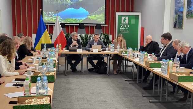 Робоча група засідає під керівництвом віце-президента Союзу підприємців та роботодавців Польщі Марчіна Новацького та спеціального торгового представника Федерації роботодавців України Михайла Бно-Айріяна