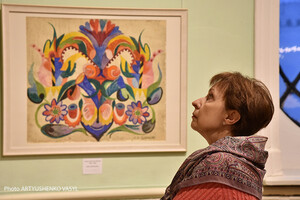 «Очі квітів»: у Києві відкрився проєкт до 140-річчя художниці Ганни Собачко-Шостак