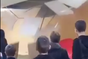 В киевской школе во время тревоги обвалился потолок в укрытии. Недавно там сделали ремонт