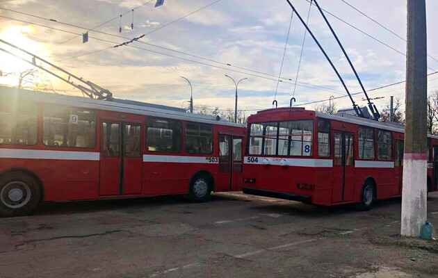 В Херсоне из-за российских обстрелов на маршруты не могут выехать троллейбусы