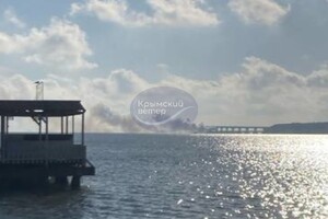 Российские оккупанты перекрыли Крымский мост
