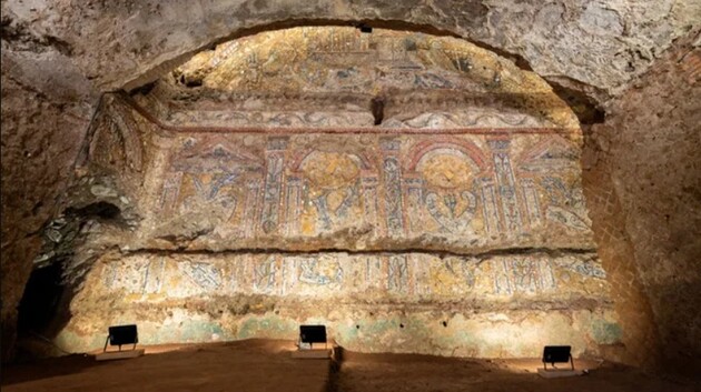 Археологи обнаружили в роскошном римском доме мозаику, выполненную из ракушек