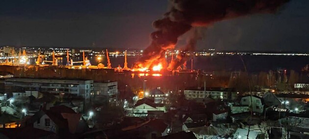 В Феодосии уничтожен еще один крупный корабль россиян, Олещук поблагодарил украинских пилотов за филигранную работу