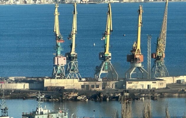 Два російські кораблі втекли з Феодосії — ЗМІ