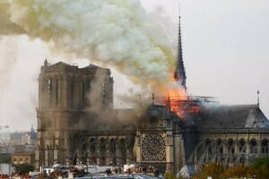 Французы назвали планы заменить витражи часовни собора Нотр-Дам «вандализмом»