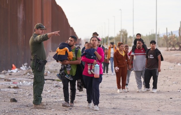 США та Мексика погодилися докладати зусилля для стримування рекордної міграції
