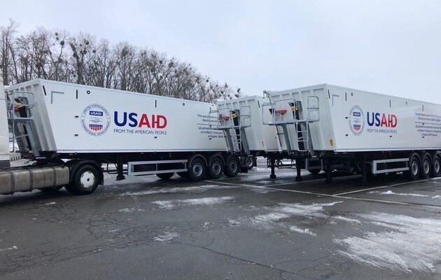 США передали Україні 16 зерновозів – Брінк