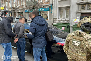 Печерский суд отправил под стражу львовского бизнесмена, предлагавшего 500 тысяч долларов взятки