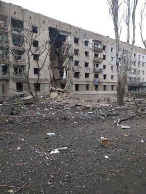 РФ нанесла авиаудары по городу в Запорожской области: разрушен подъезд в многоэтажке
