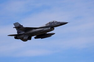 Польша поднимала в воздух истребители F-16 из-за российской ракетной атаки на Украину