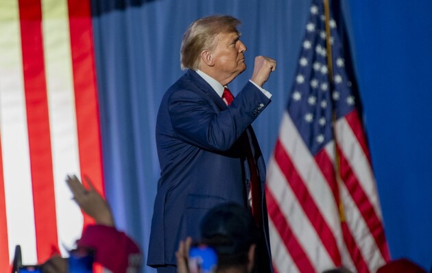 Дональд Трамп, коли був президентом США, незаконно отримував мільйони від іноземних урядів, йдеться у новій доповіді демократів.