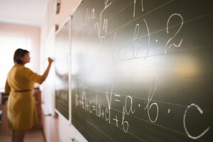 Шмигаль анонсував підвищення виплат учителям у 2024 році