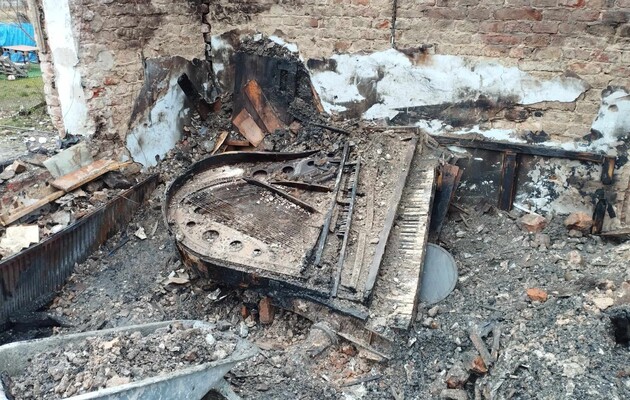 Із-під завалів знищеного росіянами музею у Львові дістали фортепіано Шухевича