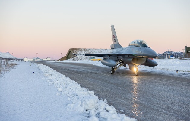 Навчання українських пілотів на F-16: у Данію прибули норвезькі винищувачі