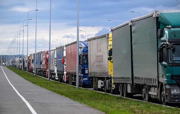 Польські фермери припинили блокаду одного з КПП: рух вантажівок відновився у звичайному режимі