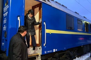 Глава МИД Японии Камикава прибыла с визитом в Киев