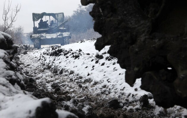 ВСУ: Россияне на востоке закапывают танки и используют их как артиллерию