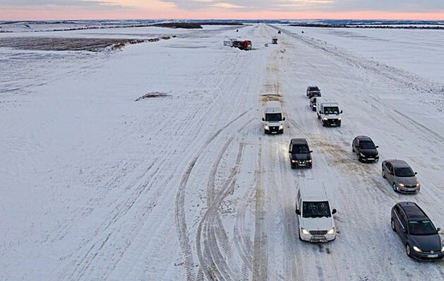 На двух трассах Одесской области ограничено движение для грузовиков и автобусов
