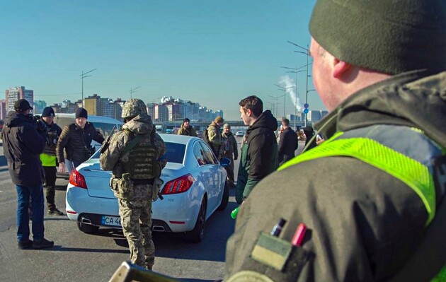Закрили виїзди з Києва, щоб мобілізувати чоловіків: росіяни поширюють новий фейк