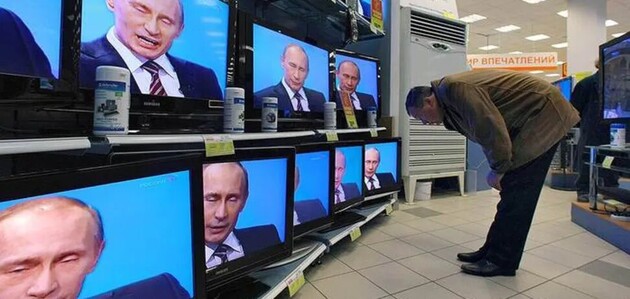 ЦНС: Росіяни змушують бюджетників на окупованих територіях півдня отримувати комплекти супутникового телебачення 