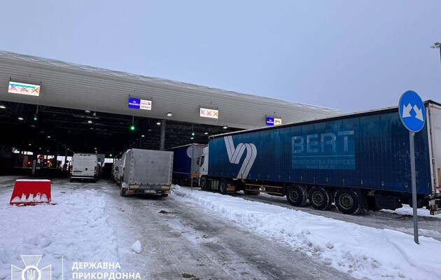 В чергах на в’їзд до України майже три тисячі вантажівок - ДПС 