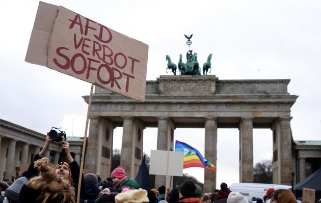 В Германии тысячи людей вышли против антиукраинской партии – в чем причина