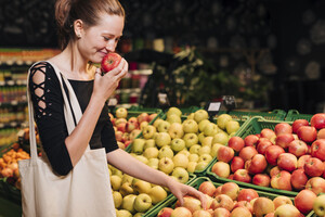 Идут на рекорд: в Украине повысились цены на яблоки