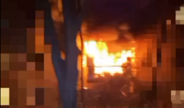 Із палаючого будинку в Одесі евакуювали понад сотню людей після атаки російських дронів. Є поранені