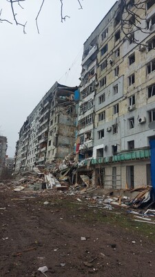 РФ завдала авіаударів по місту в Запорізькій області: знищено цілий під’їзд у багатоповерхівці