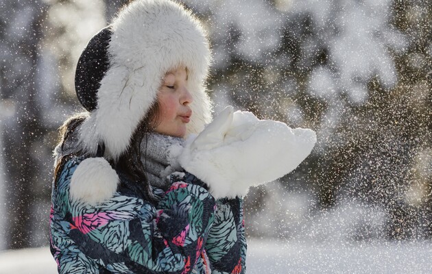 Сніг та ожеледиця: синоптикиня попередила про небезпечну погоду