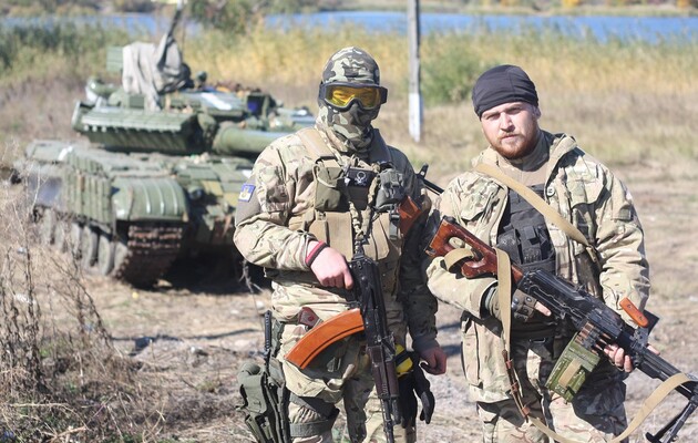 Павел Долинский (справа)