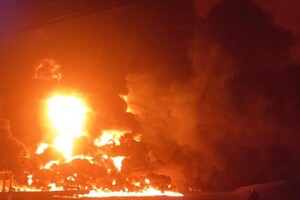 Ракетний удар по промисловому обʼєкту в Полтавській області: рятувальники ліквідували пожежу