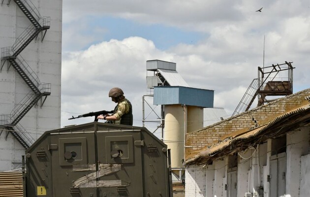 Russos transformaram Melitopol em base militar, diz prefeito