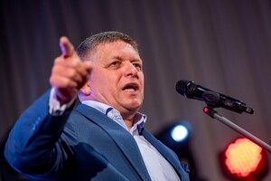 Премьер Словакии захотел закрыть Антикоррупционную прокуратуру: люди вышли на улицы