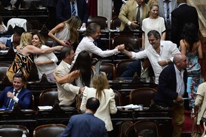 Аргентинские законодатели принимают законопроект президента о масштабной реформе