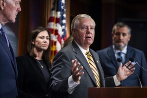 Сенатор Грэм назвал куда США должны бить, чтобы остановить Иран