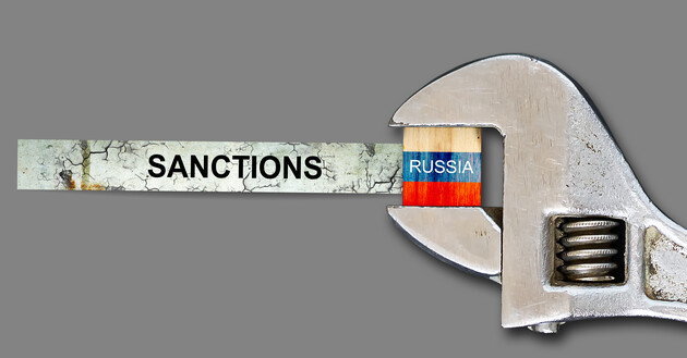 До річниці російського вторгнення ЄС запровадить найслабший пакет санкцій – журналіст