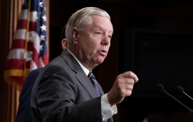 Республиканец Грэм сомневается, что Сенат проголосует до каникул за соглашение по границе и помощи Украине