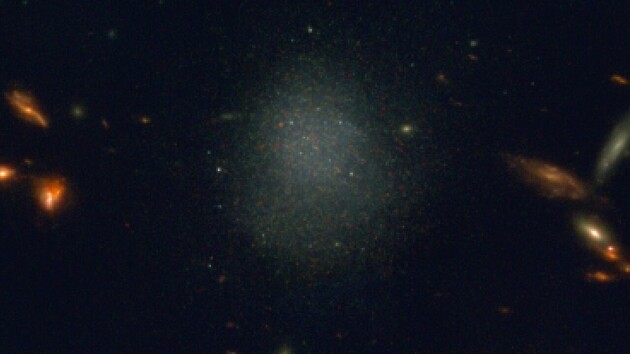 Астрономы обнаружили галактику, которой не должно существовать