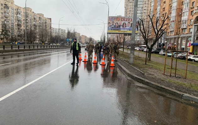 В одном из районов Киева установили блокпосты: искали диверсантов