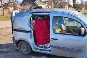 В Днепропетровской области российский дрон попал в автомобиль: есть пострадавшие