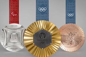 Із частинкою Ейфелевої вежі: представлено медалі Олімпіади-2024 у Парижі