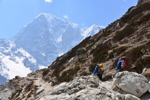 Альпіністів зобов'язали забирати екскременти з Евересту: навіщо