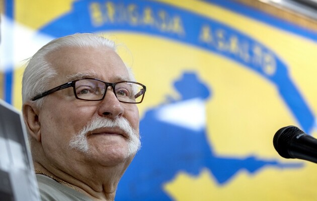 O ex-presidente da Polónia apelou às empresas europeias para não terem medo da Ucrânia