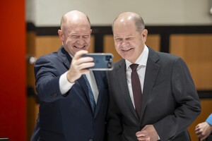 Шольц в Сенате США встретился со своим «двойником»