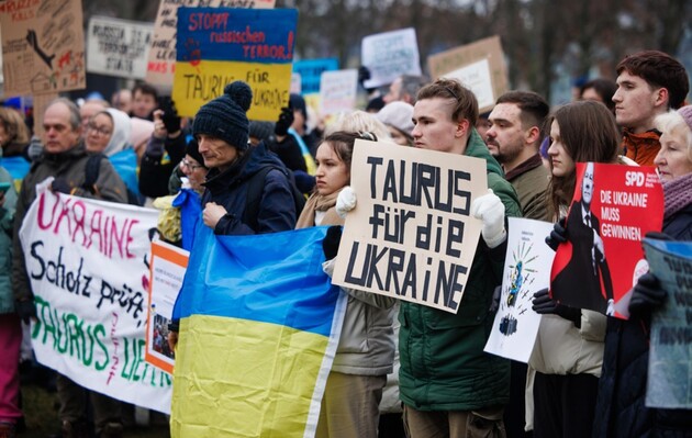 Якщо Україна програє, до ЄС може виїхати 10 млн біженців — депутат Бундестагу