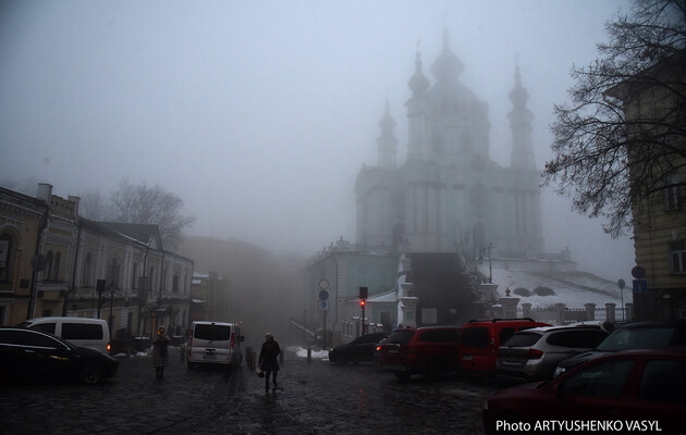 Синоптики попередили про сильний туман та ускладнення на дорогах у Києві та області
