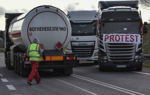 Польські фермери заблокували дороги ще до двох пунктів пропуску