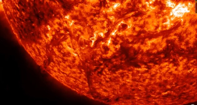 На Солнце произошла первая мощнейшая вспышка в этом году: как это было
