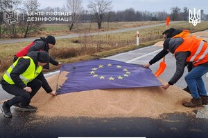 У Польщі відкрили справу через висипане на землю українське зерно. Винуватцям загрожує в'язниця